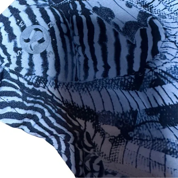 LULULEMON Rare Women’s Blue & White Pilgrim Romper. Size 6 - Picture 3 of 5